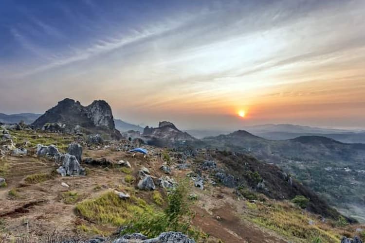 Stone Garden Geopark, Bekas Danau Purba di Bandung Barat yang Cocok untuk Syuting