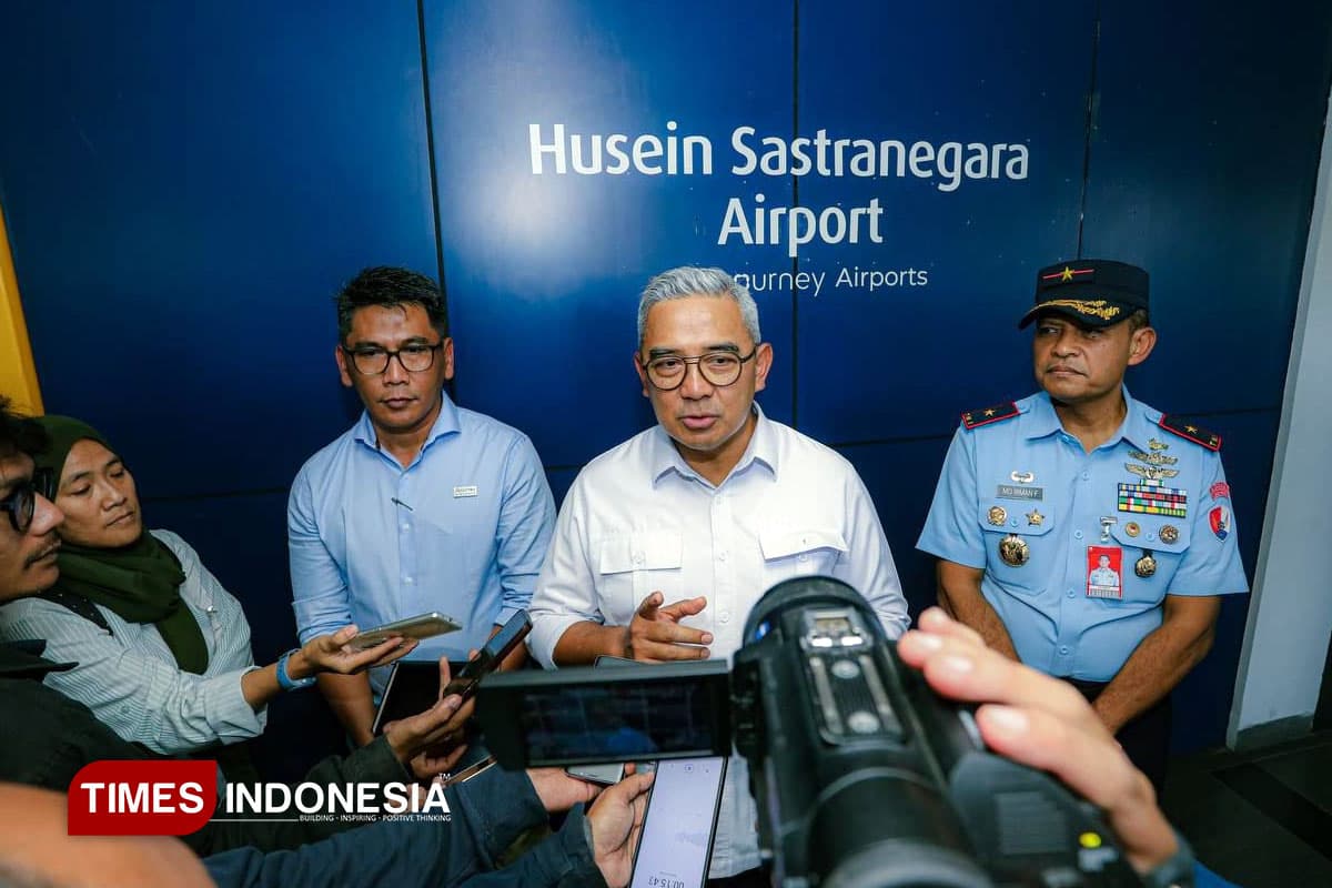 Warga Sambut Aktifnya Kembali Bandara Husein Sastranegara