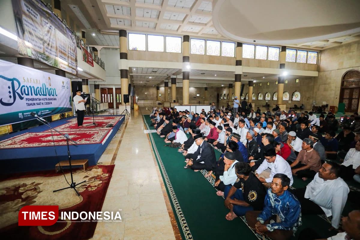 Safari Ramadan, Wali Kota Bandung Ajak Warga Makmurkan Masjid dan Perkuat Silaturahmi