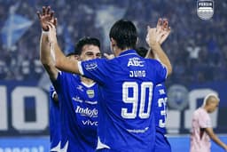 Maung Mengamuk, Persib Bandung Kandaskan Persik Kediri dengan Skor Telak