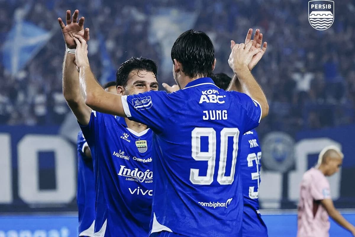 Maung Mengamuk, Persib Bandung Kandaskan Persik Kediri dengan Skor Telak