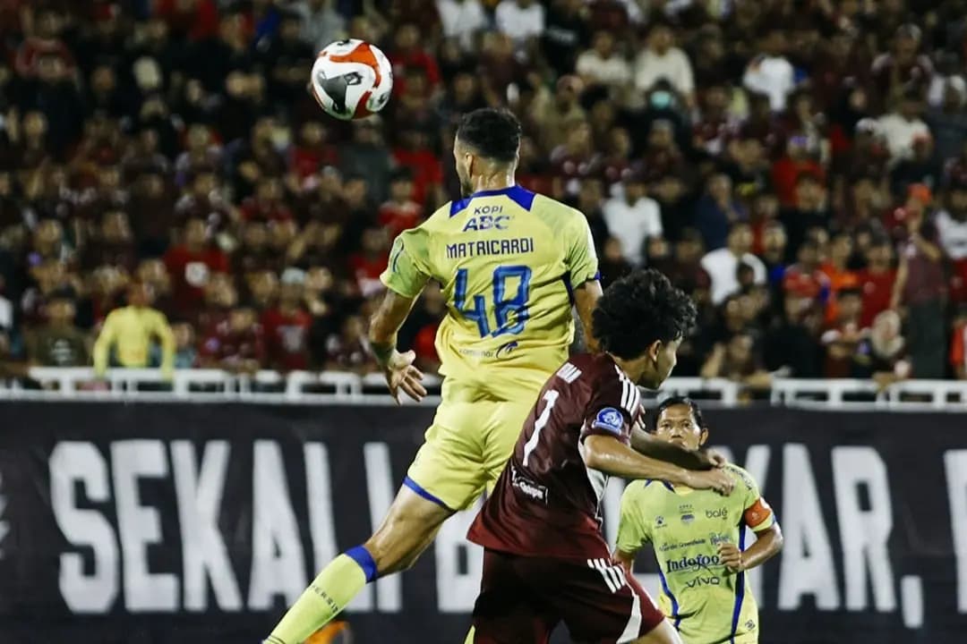 Di Ambang Juara, Gol Telat Julio Cesar Bawa Persib Bandung Bungkam PSM Makassar